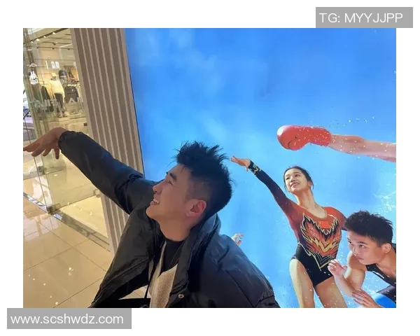 当红明星偶遇绿茵巨星引发热议现场互动氛围温馨感人